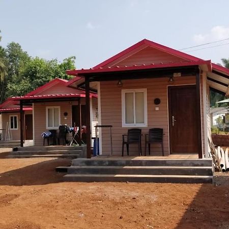 Feet Up Amaranth Resort Dāpoli Exterior foto